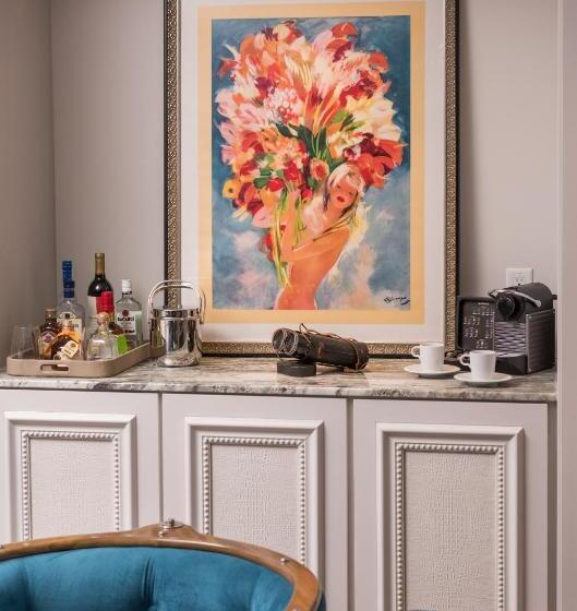 سوئیت با بالکن, The Ivey S