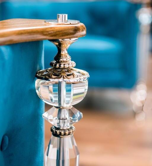 سوئیت با بالکن, The Ivey S