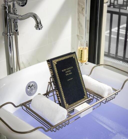 سوئیت با بالکن, The Ivey S