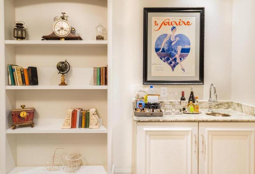 سوییت اجرایی, The Ivey S