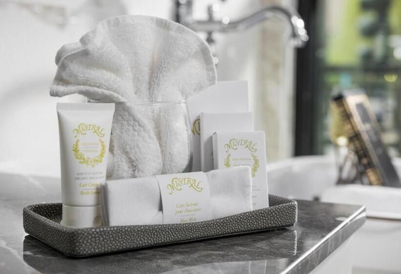 سوییت اجرایی, The Ivey S