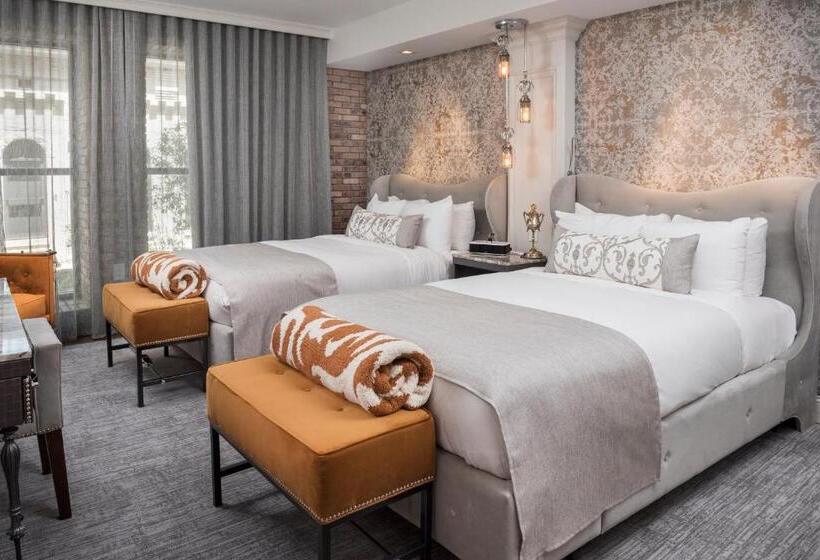 سوییت اجرایی, The Ivey S