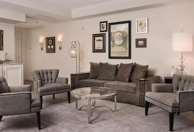 سوییت اجرایی, The Ivey S