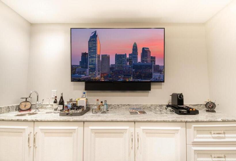 سوییت, The Ivey S