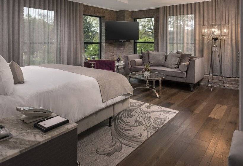 سوئیت با بالکن, The Ivey S