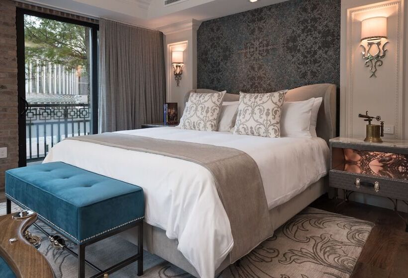 سوئیت با بالکن, The Ivey S