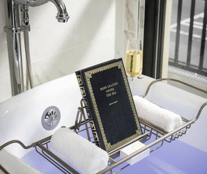 سوئیت با بالکن, The Ivey S