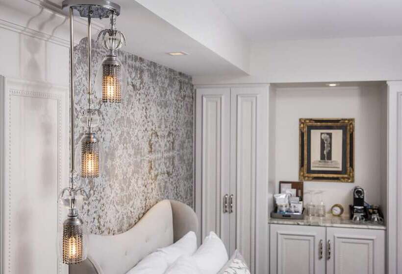 اتاق سوپریور برای معلولان, The Ivey S