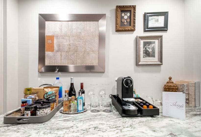 اتاق سوپریور برای معلولان, The Ivey S