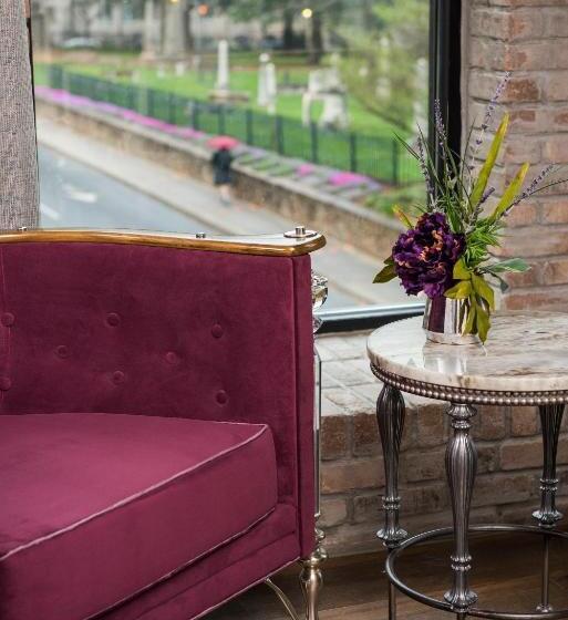 اتاق سوپریور با تخت بزرگ, The Ivey S