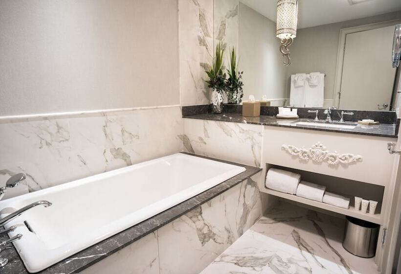 سوییت اجرایی, The Ivey S