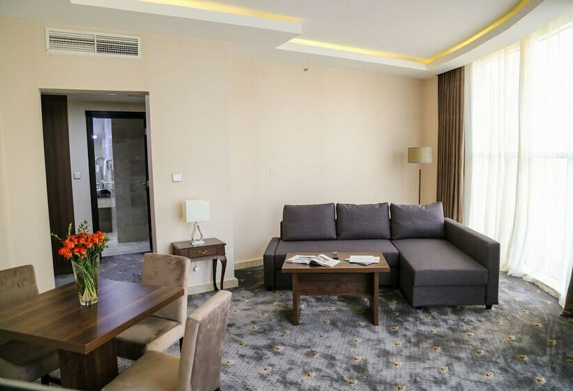 سوییت اجرایی, The Town Hotel Doha