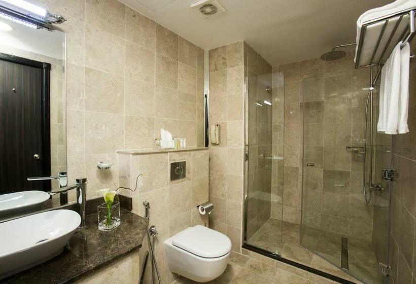 اتاق لوکس با تخت بزرگ, The Town Hotel Doha