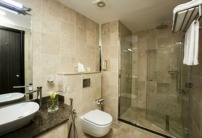 اتاق لوکس با تخت بزرگ, The Town Hotel Doha