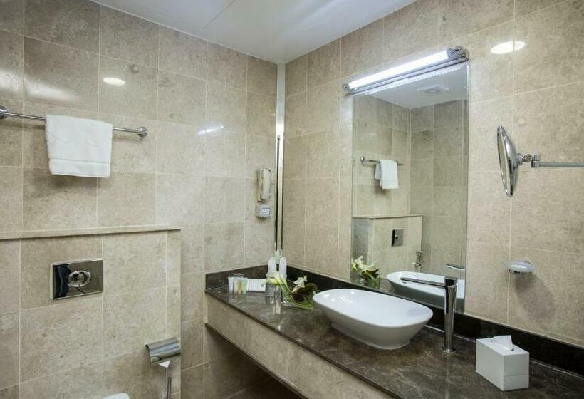 اتاق لوکس با تخت بزرگ, The Town Hotel Doha