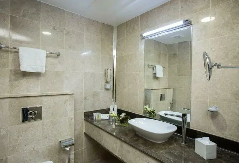 اتاق لوکس با تخت بزرگ, The Town Hotel Doha