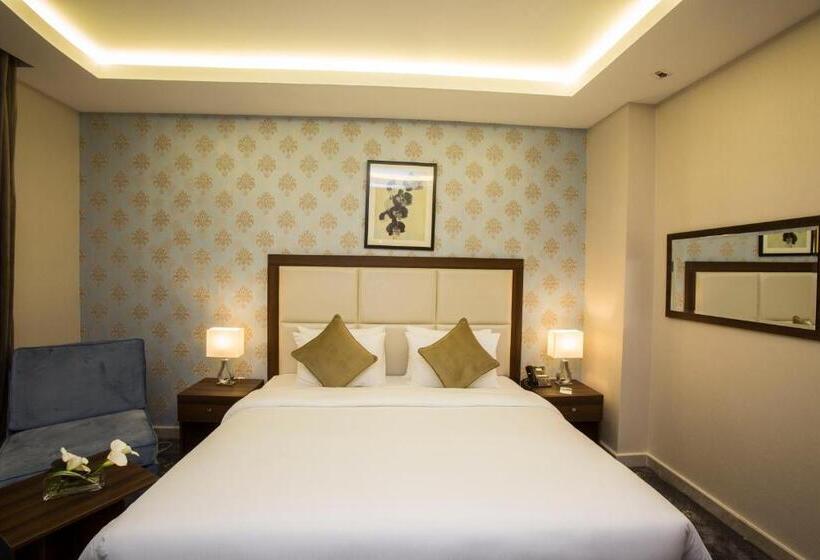 اتاق سوپریور با تخت بزرگ, The Town Hotel Doha