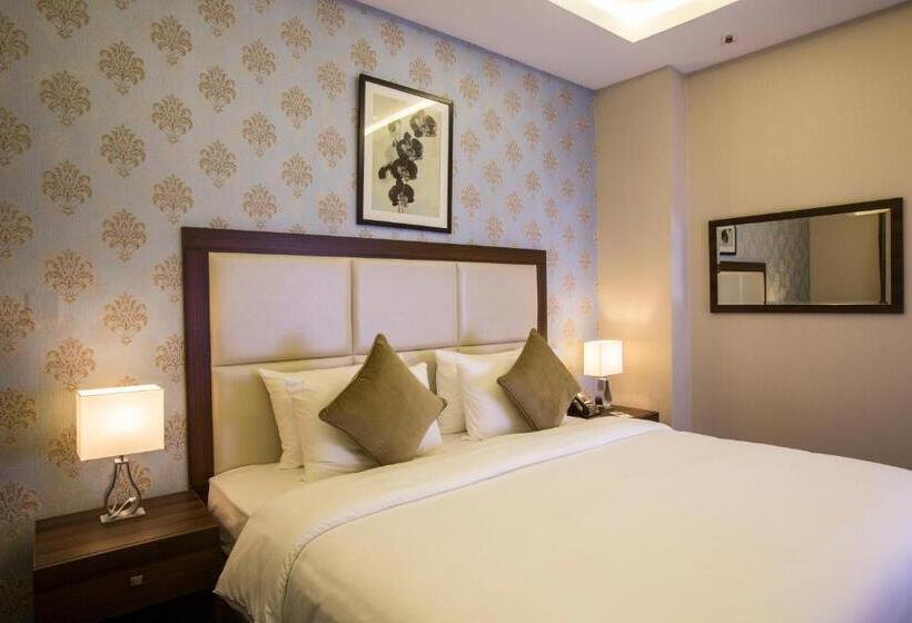 اتاق سوپریور با تخت بزرگ, The Town Hotel Doha