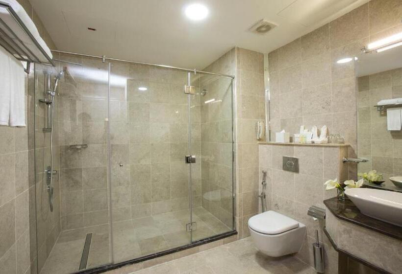 سوییت اجرایی, The Town Hotel Doha