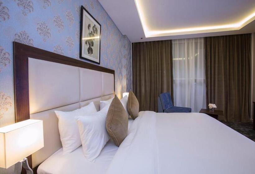 سوییت اجرایی, The Town Hotel Doha