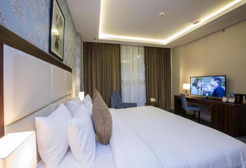 سوییت اجرایی, The Town Hotel Doha