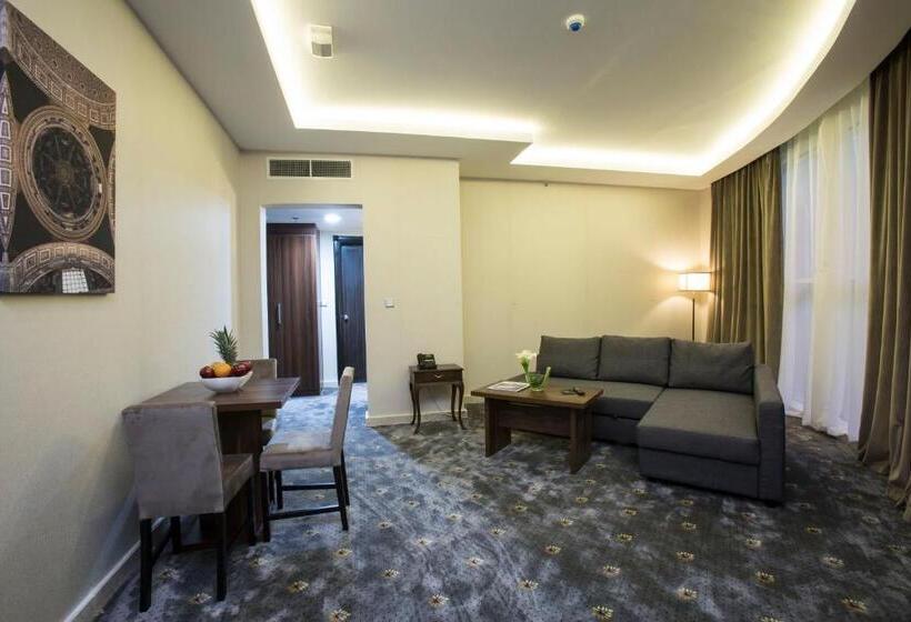 سوییت اجرایی, The Town Hotel Doha