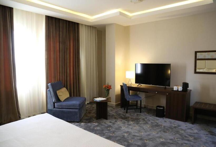 اتاق سوپریور با تخت بزرگ, The Town Hotel Doha