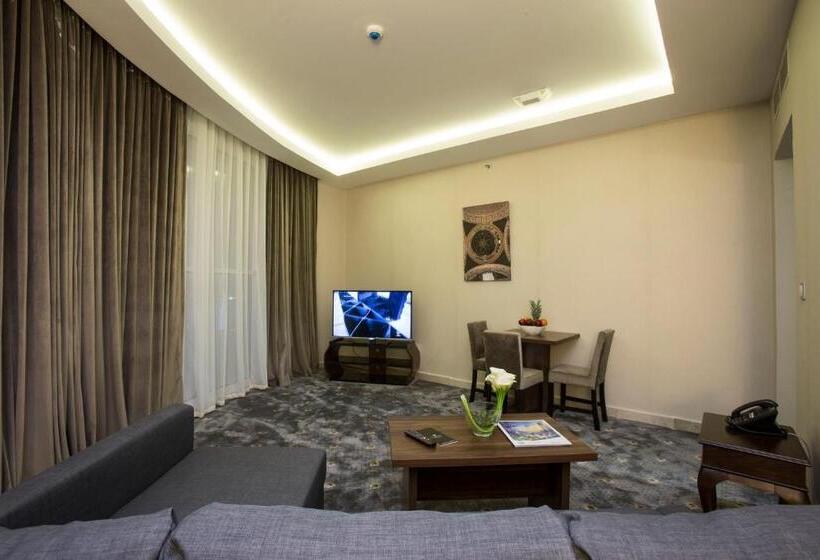 سوییت اجرایی, The Town Hotel Doha