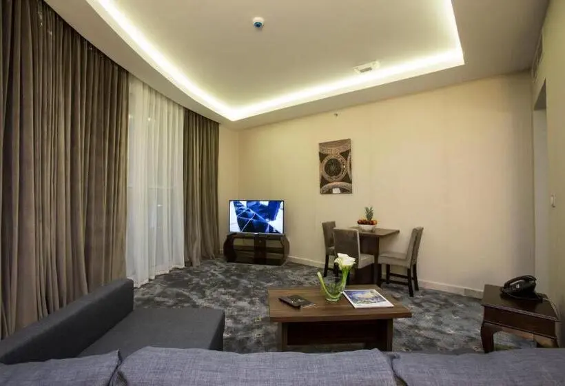 سوییت اجرایی, The Town Hotel Doha