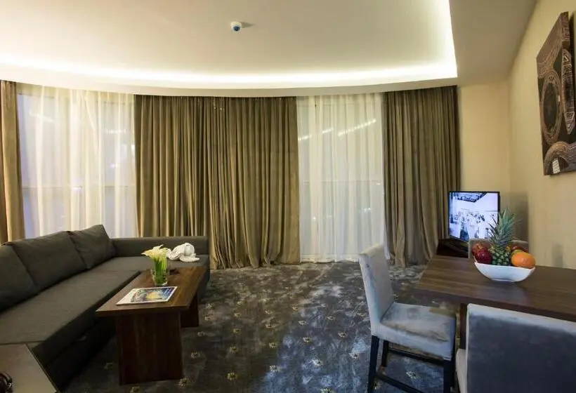 سوییت اجرایی, The Town Hotel Doha