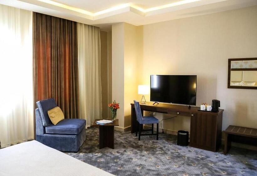 سوییت اجرایی, The Town Hotel Doha