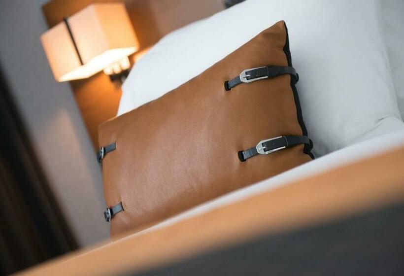Люкс Премиум, Tryp By Wyndham Dubai