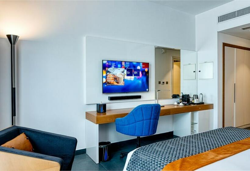 اتاق استاندارد با تخت بزرگ, Tryp By Wyndham Dubai