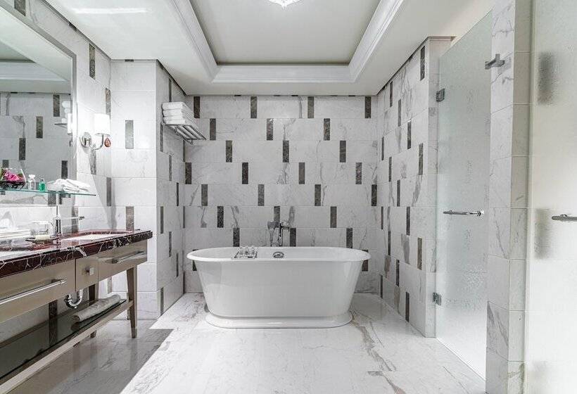 جناح سوبيريور, Lotte Hotel St.petersburg