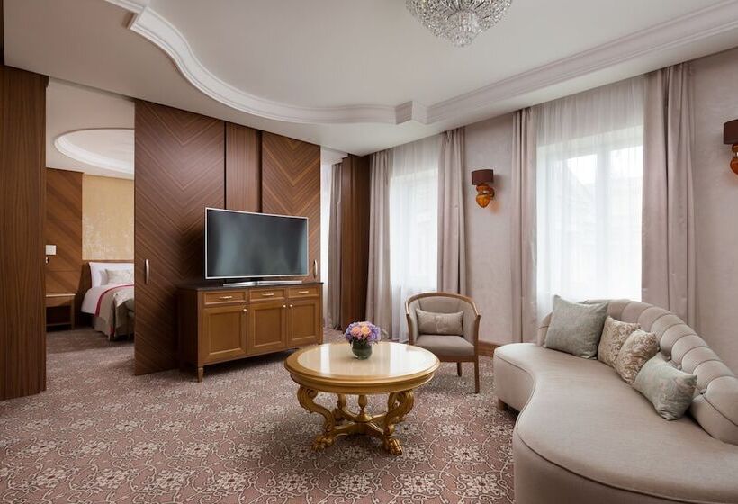 جناح سوبيريور, Lotte Hotel St.petersburg