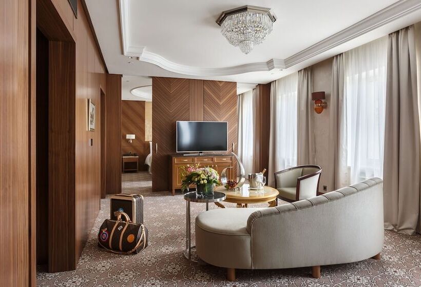 جناح سوبيريور, Lotte Hotel St.petersburg