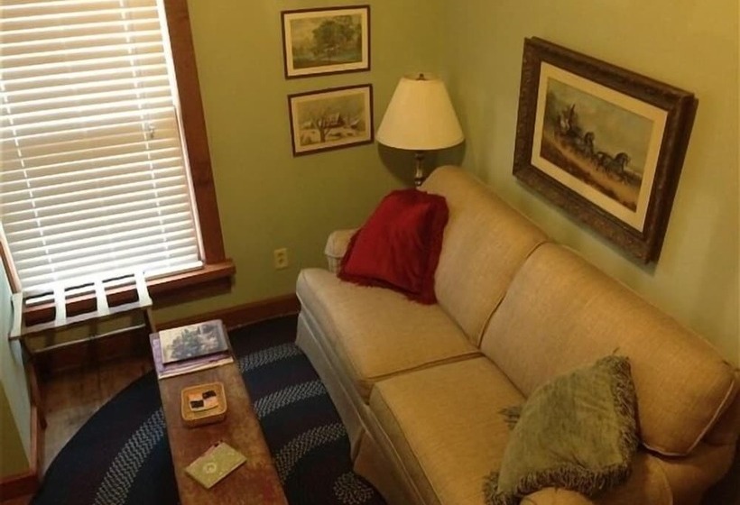 标准间, Strawberry Farm B And B