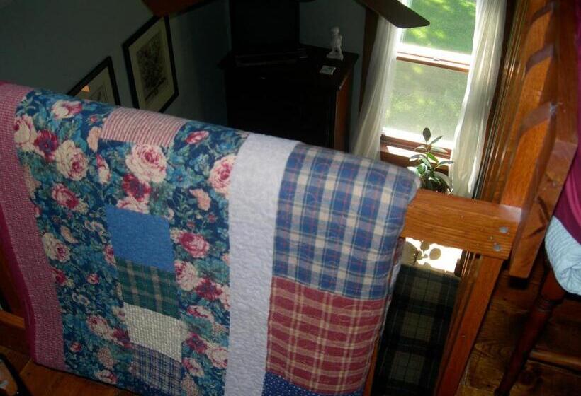 带大床的复式套间, Strawberry Farm B And B