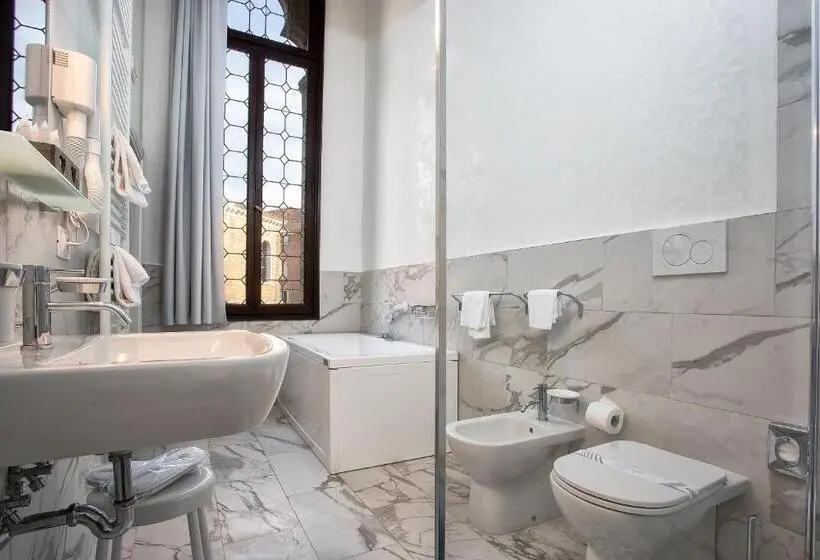 سوییت لوکس, Ca  Nobile Corner
