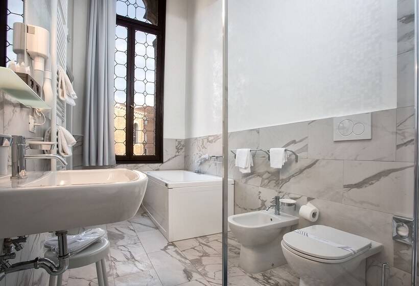 Deluxe Suite, Ca Nobile Corner