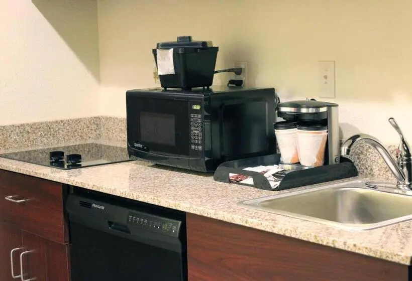 キングサイズベッドのスイートルーム, Cobblestone Inn & Suites   Lamoni