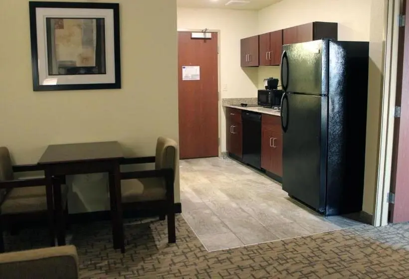 キングサイズベッドのスイートルーム, Cobblestone Inn & Suites   Lamoni