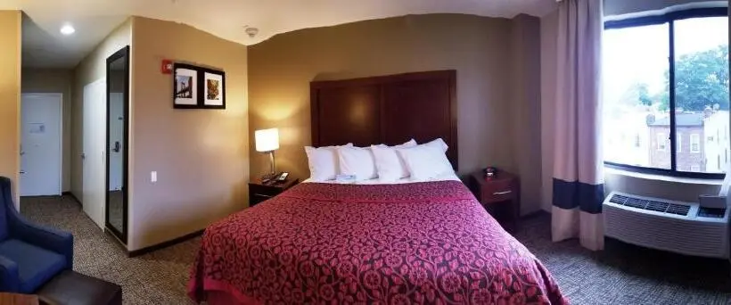 キングサイズベッドのスタンダードルーム, Days Inn By Wyndham Brooklyn Marine Park