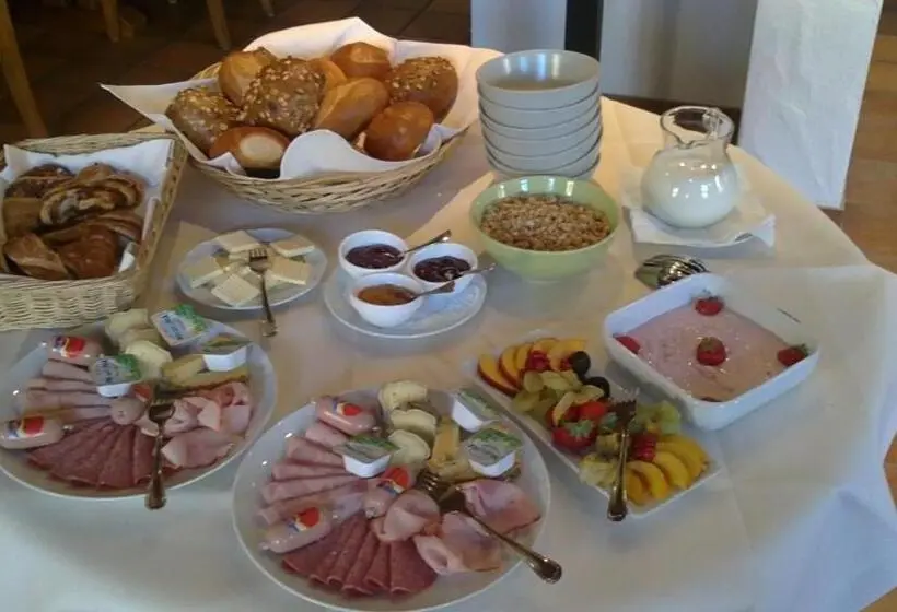 スタンダードルーム, Ellenbergs Restaurant &