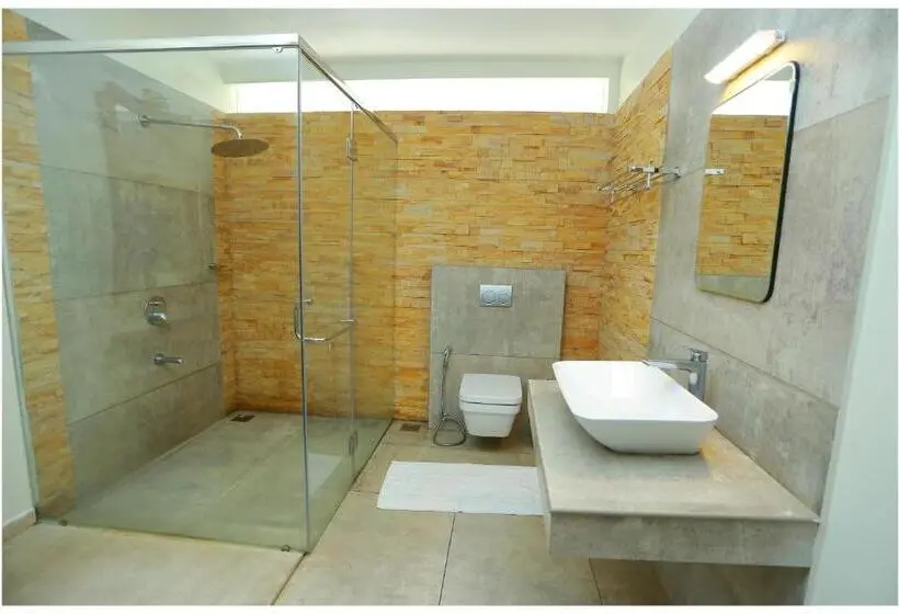 Chambre Supérieure, Holiday Vagamon