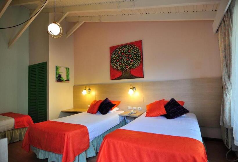 חדר סטנדרט לשלושה, Hosteria Canoa