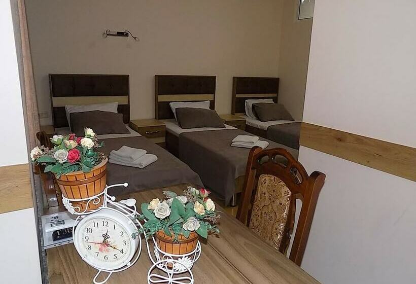 اتاق استاندارد سه نفره, Mars