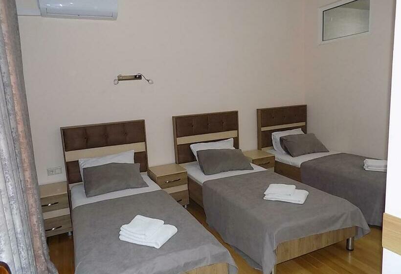 اتاق استاندارد سه نفره, Mars