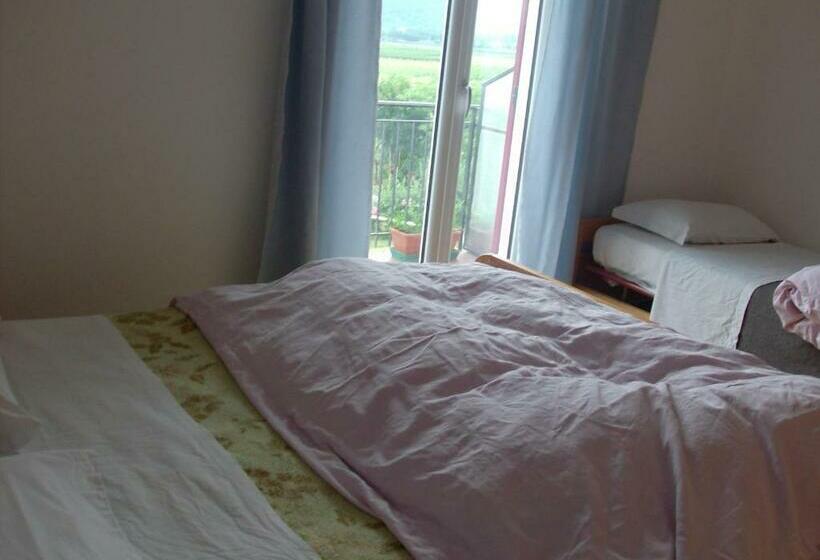 غرفة قياسية ثلاثية مزودة بشرفة, Gasthaus Pension Flora