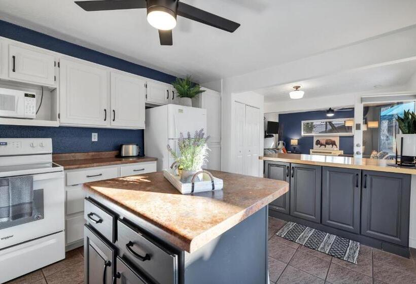 جناح عائلي, Red Rock Inn Cottages